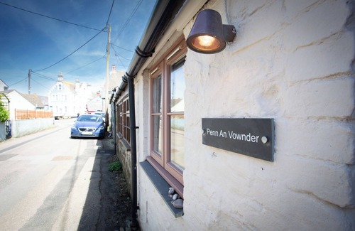 The Lizard Cottage | Stylishly renovated studio cottage in The Lizard by Porthleven & Lizard Holidays