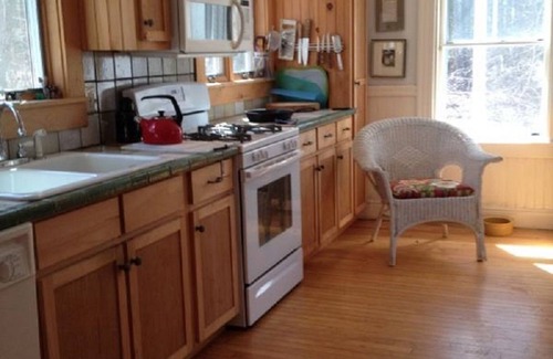 Brooksville Cottage | Stylishly updated waterview cottage near Penobscot Bay and Blue Hill sleeps 5