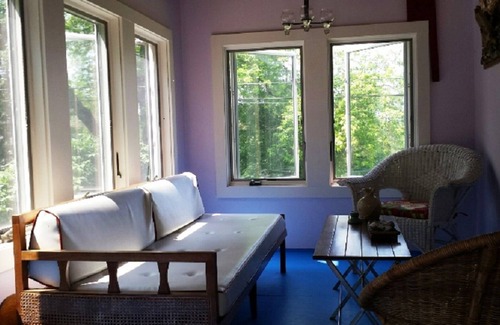 Brooksville Cottage | Stylishly updated waterview cottage near Penobscot Bay and Blue Hill sleeps 5