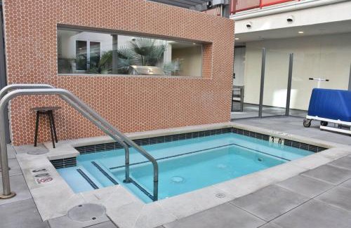 Wilshire Center Apartment | Stylist Downtown LA Gateway- Studio Apt