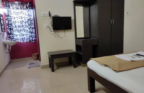 Thirunallar Hotel | subasree cottage