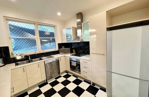 Shenton Park House | Subiaco Heritage House "Gem"!