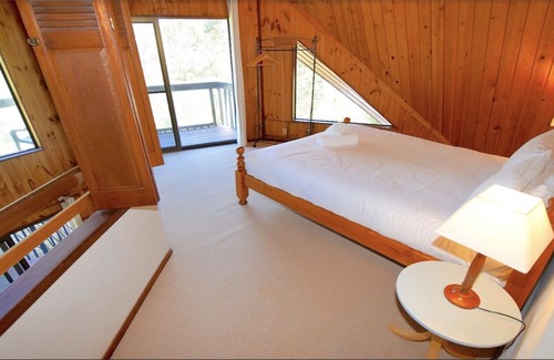 Leura House | Sublime Cedar Lodge Leura - Newly Renovated Cedar Glass 5 Bedroom Lodge Near Views with Large Group Capacity