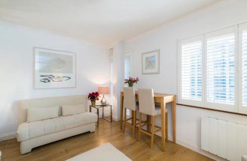 Queenhithe Apartment | Sublime flat with Thames view