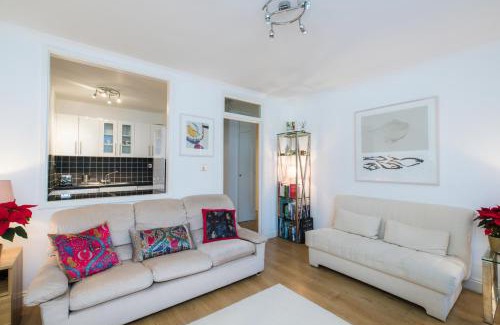 Queenhithe Apartment | Sublime flat with Thames view