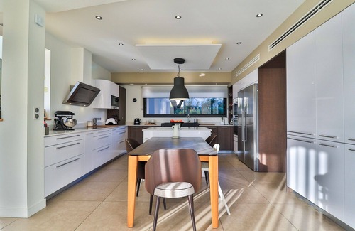 Ventabren Villa | Sublime modern villa with pool 8 minutes from Aix en Provence