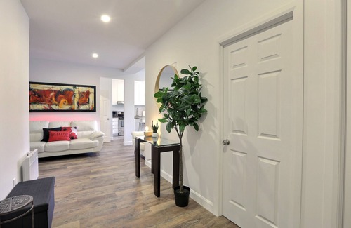 Desjardins Apartment | Sublime, Renovated! One river from Chateau Frontenac. 2 bedrooms, free parking!
