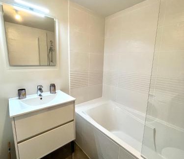 Merville-Franceville-Plage Apartment | Subra YourHostHelper