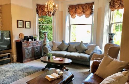 Christchurch House | Substantial 6 bed House in Christchurch Dorset