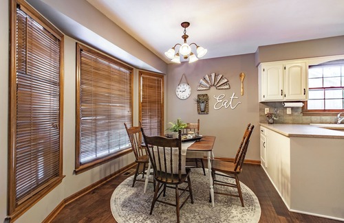 Overland Park House | Suburban Farmhouse 3Br /2Bth