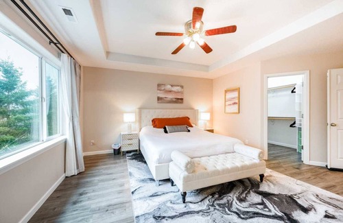 Hillsboro House | Suburban Serenity on 58th Ave