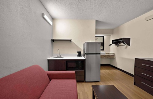 Peoria Hotel | Suburban Studios Peoria