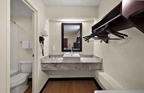 Peoria Hotel | Suburban Studios Peoria