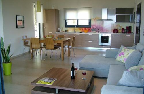 Agios Stefanos Avliotes Apartment | Sugar and Almond