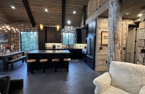 Duck Creek Village Cabin | Sugar Pine Chalet- Spa | Sauna | Game Room | Fire Pit | Zion/Bryce