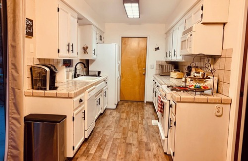 Oakhurst House | Sugar Pine Chalet near Yosemite, Bass Lake Pet Friendly!