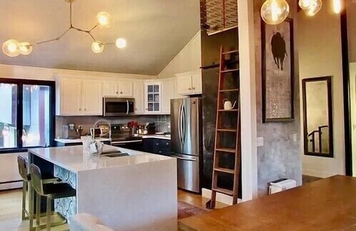 Waitsfield House | Sugarbush Haus, our Chic Sugarbush VT Retreat close to mountain Sleeps 10
