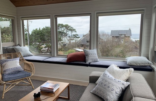 Neahkahnie Beach House | Suil Na Mara - Modern Home with Mountain and Ocean Views