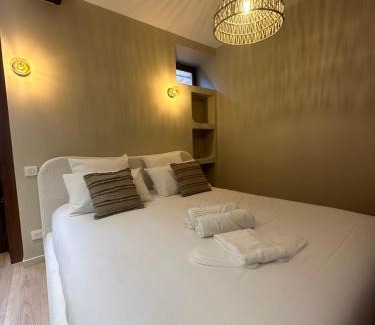 Charleville-Mezieres Apartment | Suite Élan by CollectionAura - Hypercentre Charleville-Mézières