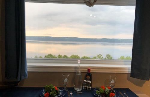 Saint Fulgence Apartment | Suite 1 Flèche du fjord vue Saguenay Monts Valin