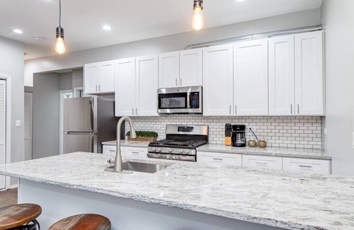 Wrightwood Neighbors Apartment | Suite 1 on Southport 4 Queen Beds!