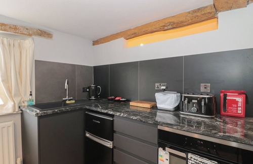 Stroud Cottage | SUITE 1, pet friendly, character holiday cottage in Whiteshill