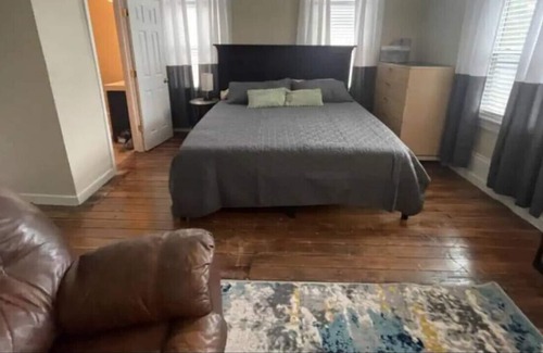 Macon House | Suite 2 -1KingBed, 1Bath,Kitchen