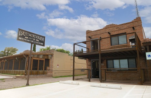 Sonoita Apartment | Suite 3 is nestled between Dos Cabezas winery and the Ranch House Tavern.