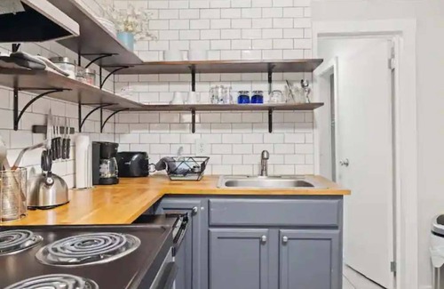 Black Mountain Apartment | Suite 5, Quick Stroll to Downtown Black Mountain