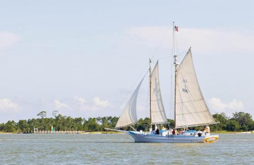 Biloxi House | Suite A Beach, Firepit, Dog-friendly, Downtown!