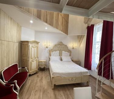 Centre Historique Apartment | Suite a Mezzanine dans l'Église du Couvent