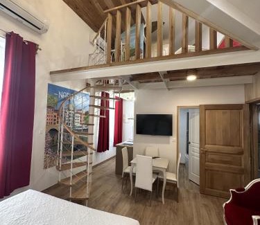 Centre Historique Apartment | Suite a Mezzanine dans l'Église du Couvent