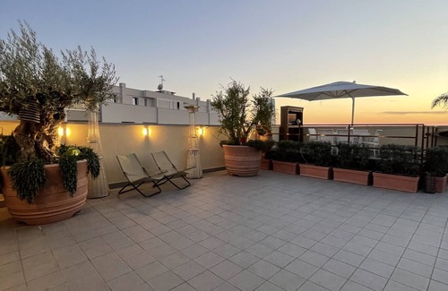 Municipio 2 Apartment | Suite and rooftop with private garage