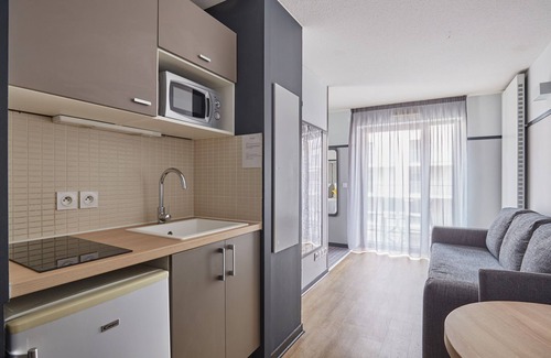 Perrache Apartment | Suite au Centre de Lyon! Kitchenette Equipée