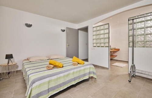 Le Diamant Apartment | Suite avec jacuzzi et vue sur la campagne- BED AND COFFEE FRIENDS