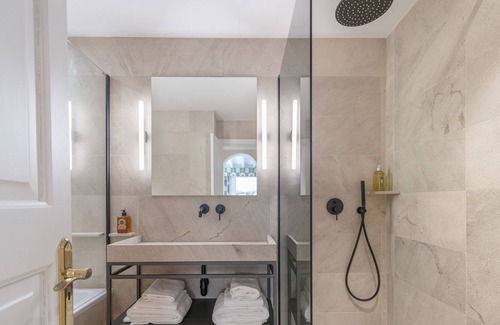 Esporles House | Suite Bosque- Life in middle of a vineyard, with a 600 Mb WIFI. Made for Nomads.