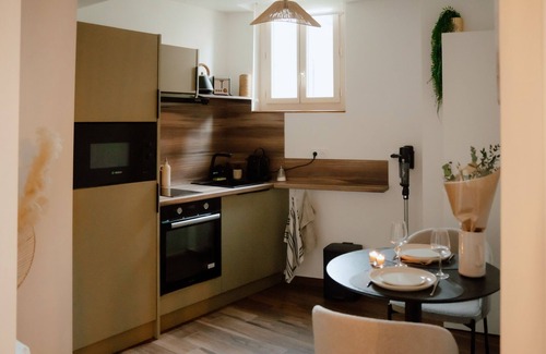 Brive-la-Gaillarde Apartment | Suite Cara - Atypical accommodation - Sauna & Spa
