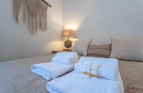 Varazze Apartment | Suite con Piscina - Free Garage - Aria Condizionata - Smart TV