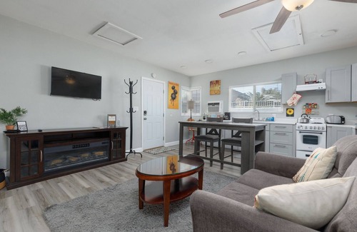 Royal Crest Rancheros Apartment | Suite Dreams in Sin City - Studio Just 10 minutes to The Strip