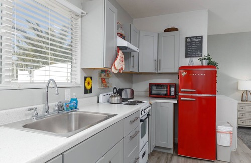 Royal Crest Rancheros Apartment | Suite Dreams in Sin City - Studio Just 10 minutes to The Strip