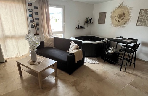 Aubagne Apartment | Suite du garlaban jaccuzi