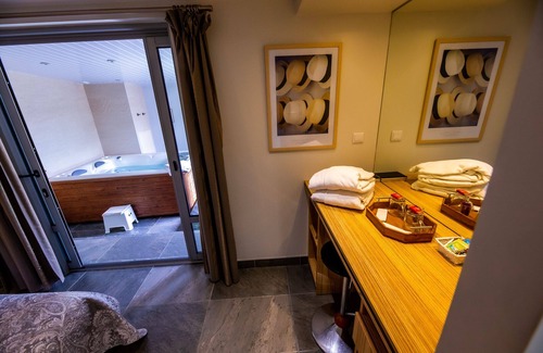 Saint-Wambert-des-Trois-Vallees Bed & Breakfast | SUITE "EDEN SPA" 2PERS with private Jacuzzi, breakfasts and access to the SPA