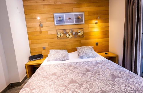 Saint-Wambert-des-Trois-Vallees Bed & Breakfast | SUITE "EDEN SPA" 2PERS with private Jacuzzi, breakfasts and access to the SPA