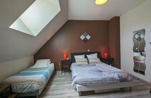 Neuvy-Saint-Sepulchre Bed & Breakfast | Suite familiale privée avec 3 chambres, sdb, wc partagés et petit-déjeuner inclus - FR-1-591-609
