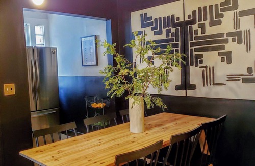 Weequahic House | SUITE JERSEY: Stylish Suite for Lg Groups + Outdoor Event Space Near NYC & EWR