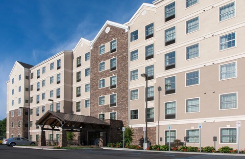 West Seneca Condo | Suite Just 30 Miles from Niagara Falls | Indoor Pool, Shared Hot Tub + Gym