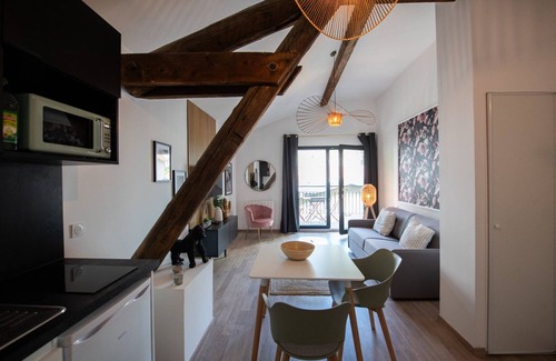 Charlier - Valvert Apartment | Suite Kella 2 - Tassin - Lovely renovated studio