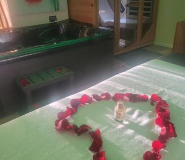 Cabannes House | Suite l'Olive Sacrée Spa et Sauna