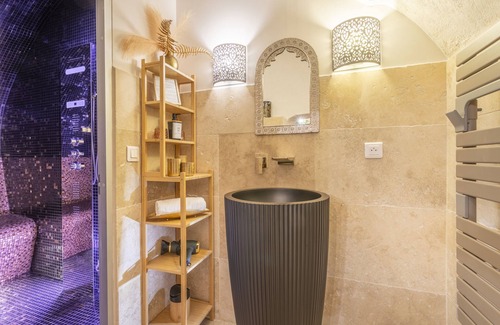 Auriol Bed & Breakfast | Suite Les Bains D'aphrodite