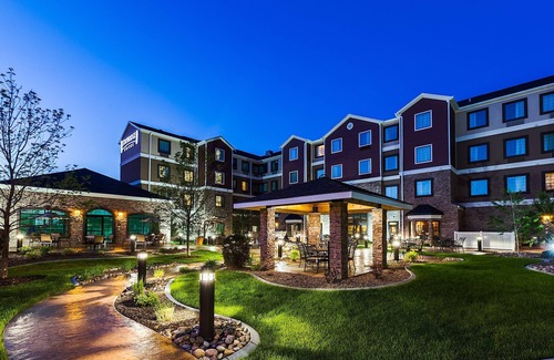 Bismarck Condo | Suite Near Downtown | Free Daily Breakfast + Indoor Pool